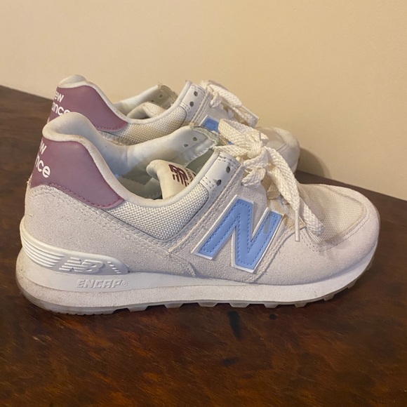 Cream and white new balance shoes - Picture 5 of 8